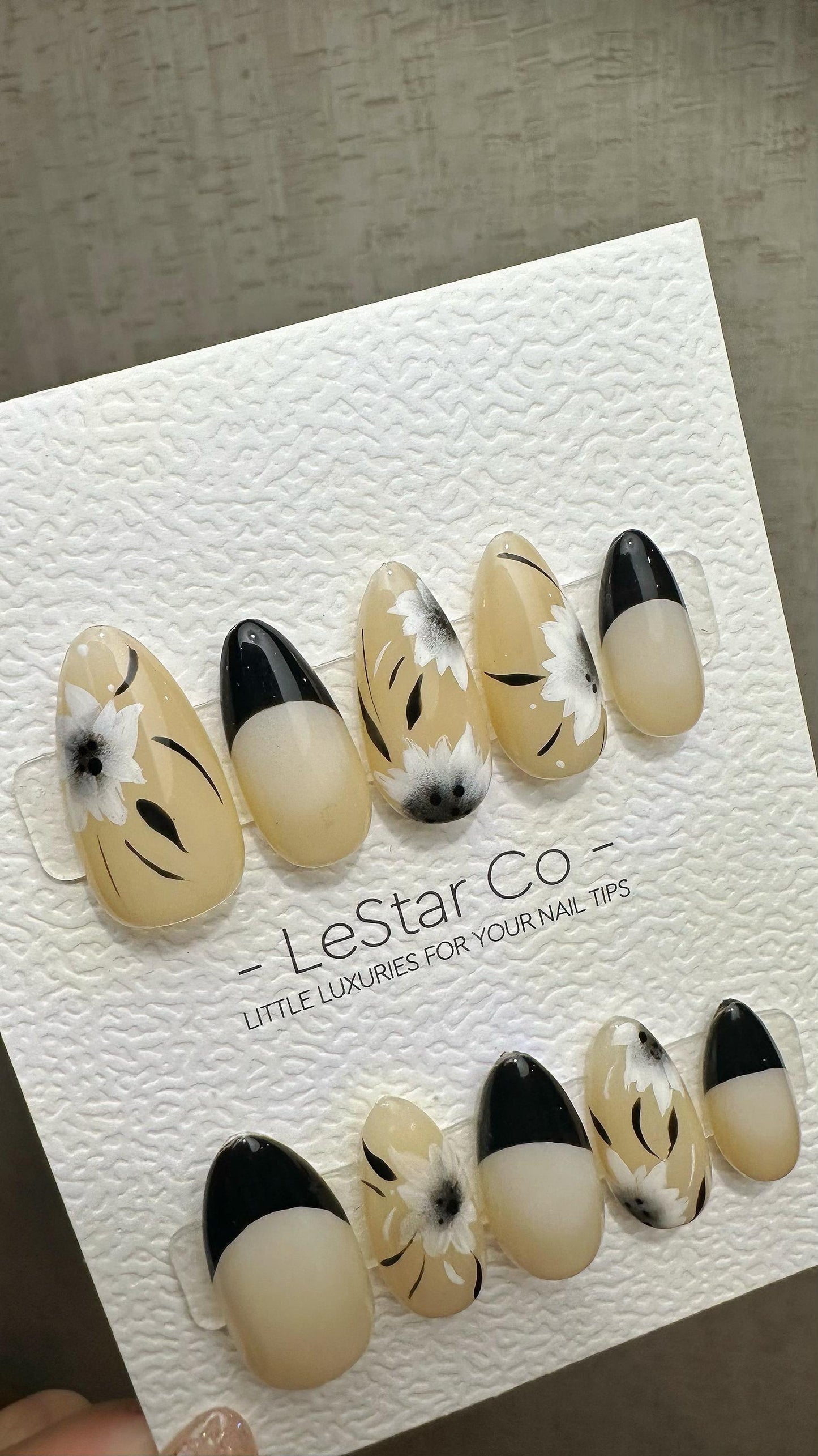 Reusable Icy MMidnight Daisy Black French TIp| Premium Press on Nails Gel Hand Painted Pressons Customizable Gel Nail faux nails ML911