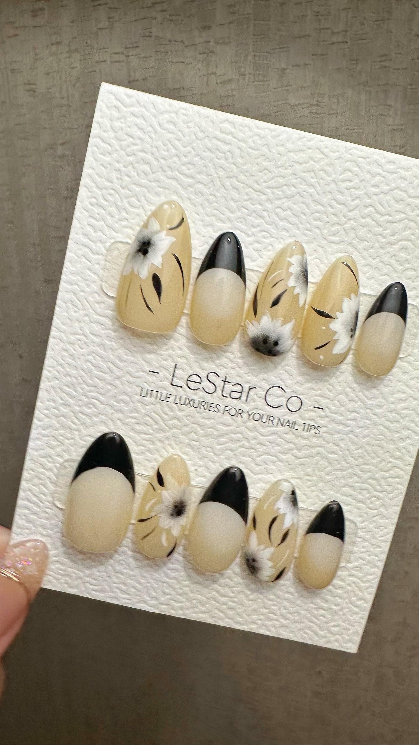 Reusable Icy MMidnight Daisy Black French TIp| Premium Press on Nails Gel Hand Painted Pressons Customizable Gel Nail faux nails ML911