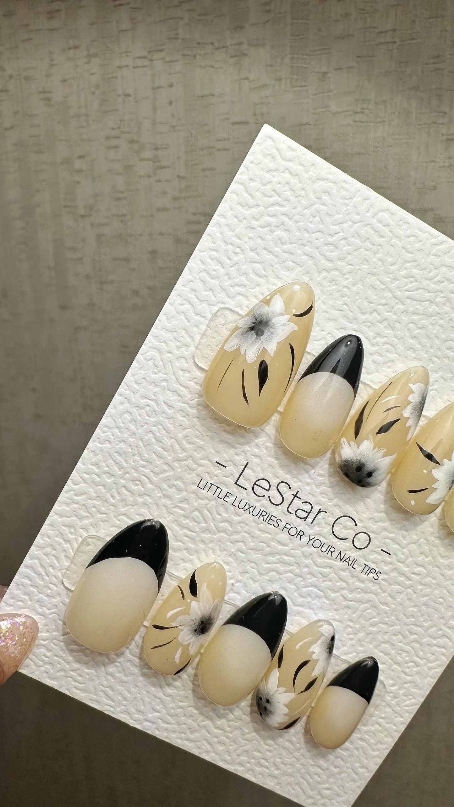 Reusable Icy MMidnight Daisy Black French TIp| Premium Press on Nails Gel Hand Painted Pressons Customizable Gel Nail faux nails ML911