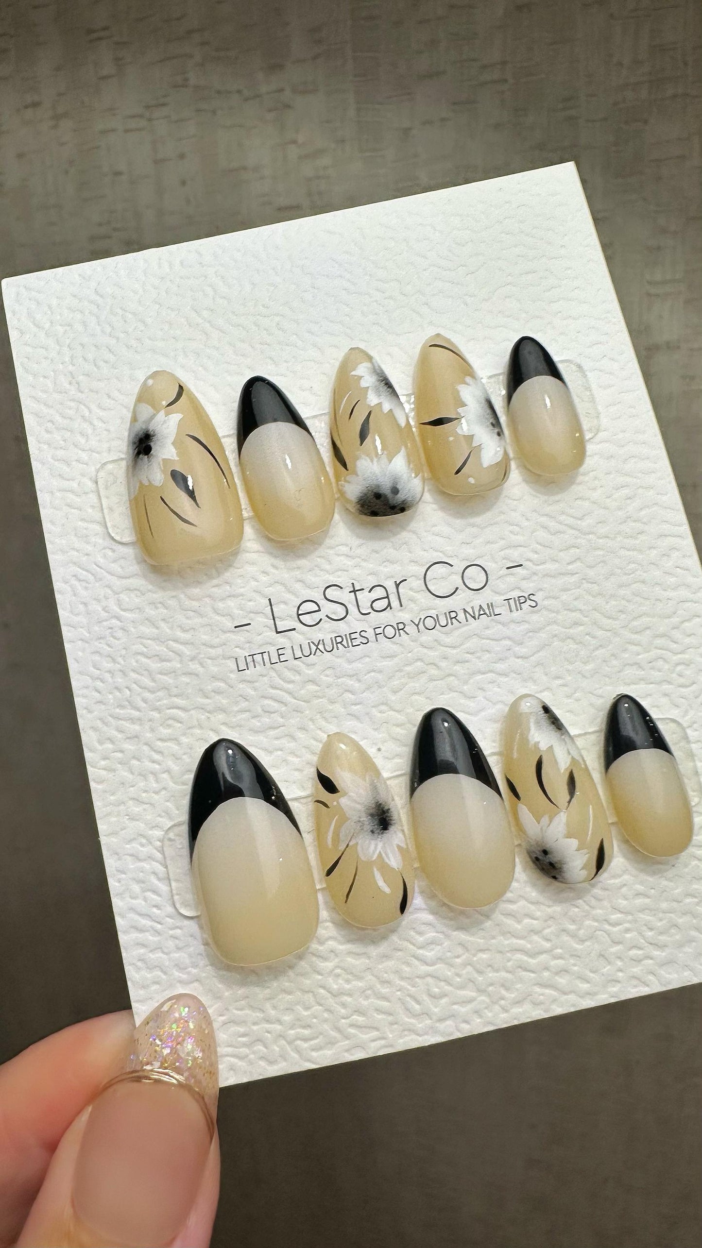 Reusable Icy MMidnight Daisy Black French TIp| Premium Press on Nails Gel Hand Painted Pressons Customizable Gel Nail faux nails ML911