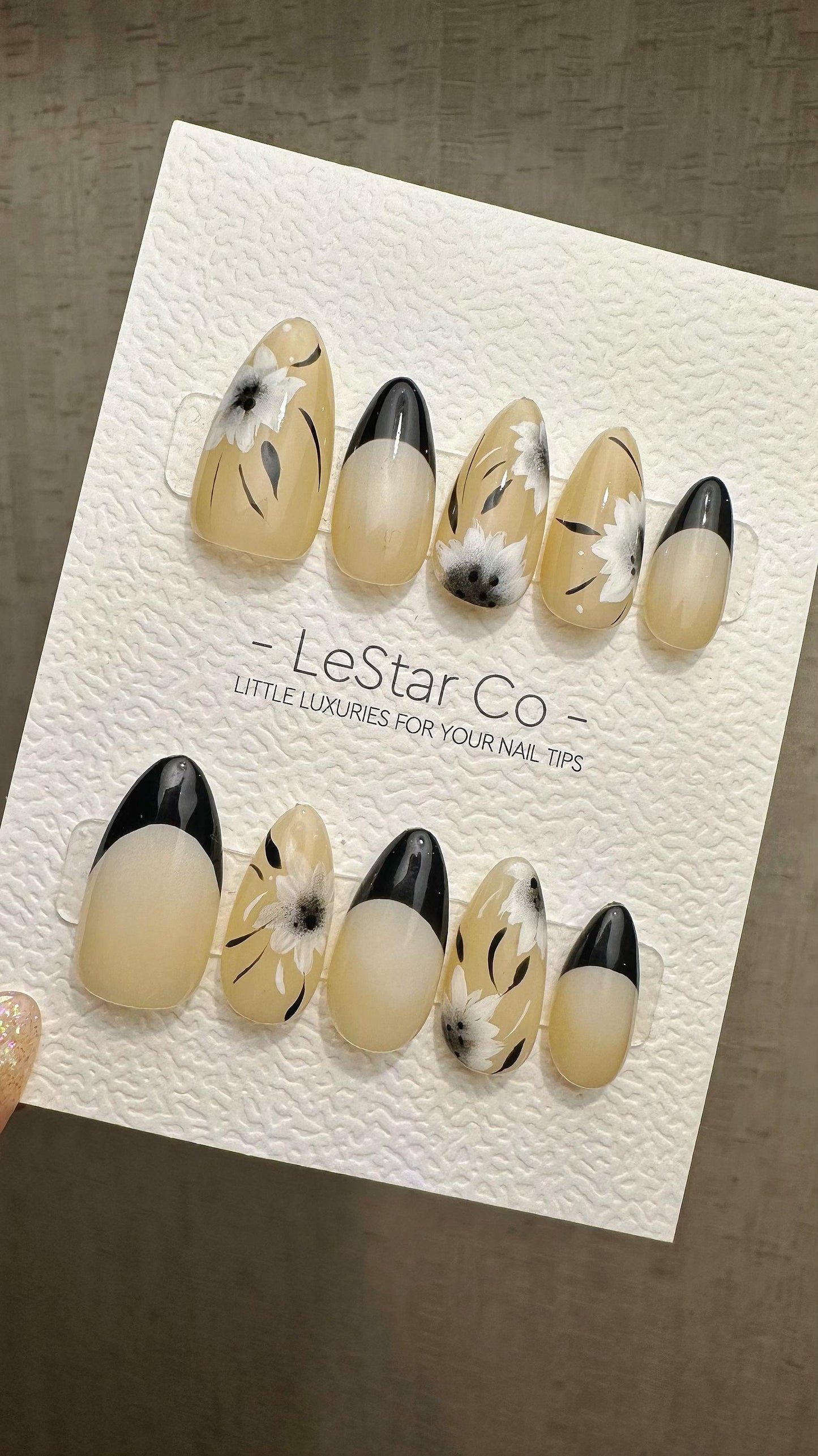 Reusable Icy MMidnight Daisy Black French TIp| Premium Press on Nails Gel Hand Painted Pressons Customizable Gel Nail faux nails ML911