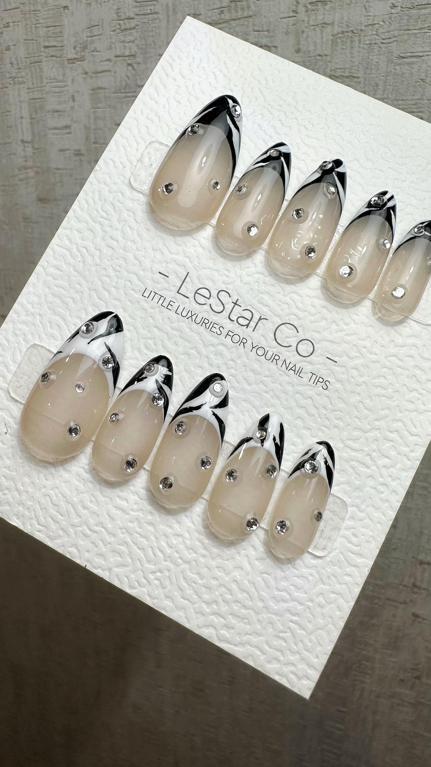 Reusable Chic Contrast French Tip | Premium Press on Nails Gel Hand Painted Pressons Customizable Gel Nail Artist faux nails QN967