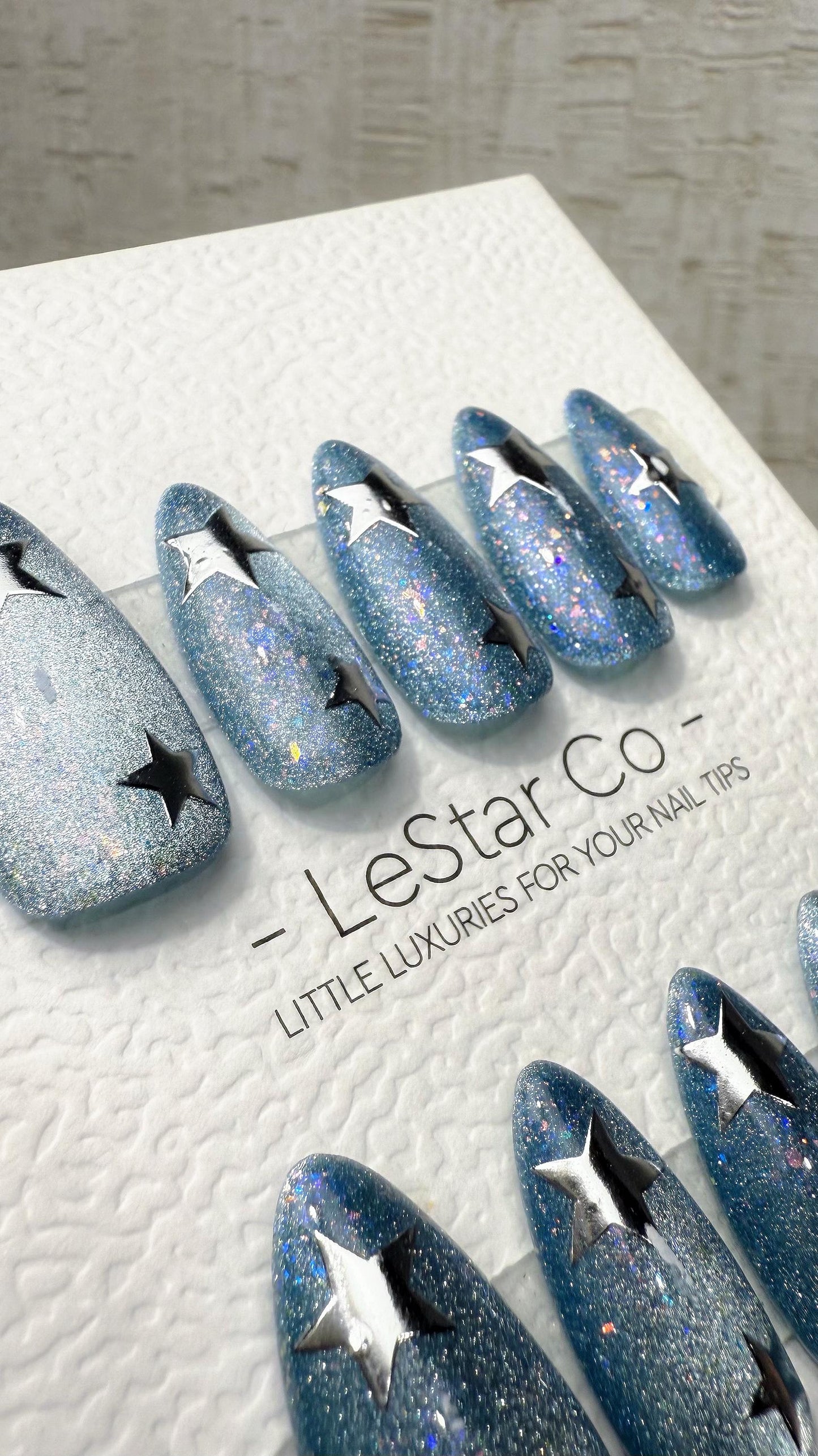 Reusable Starburst Hologram Cat Eye Effect| Premium Press on Nails Gel Hand Painted Pressons Customizable Gel Nail Artist faux nails WM1025