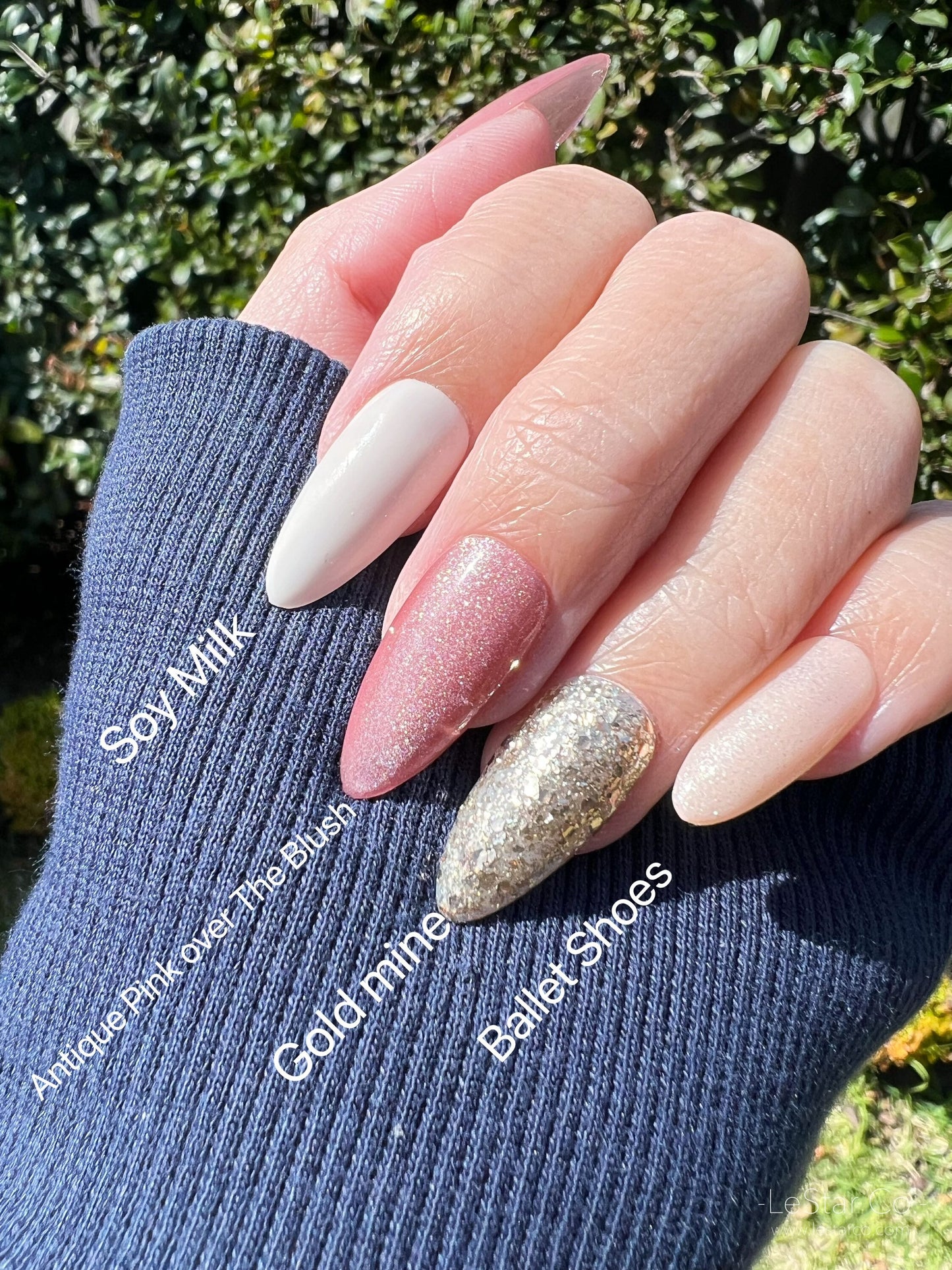 Goldmine | Chunky gold flakes | Ultra Shine Long Lasting Brush on UV Gels Home Nail DIY False Tips Manicure Nail Art Supply