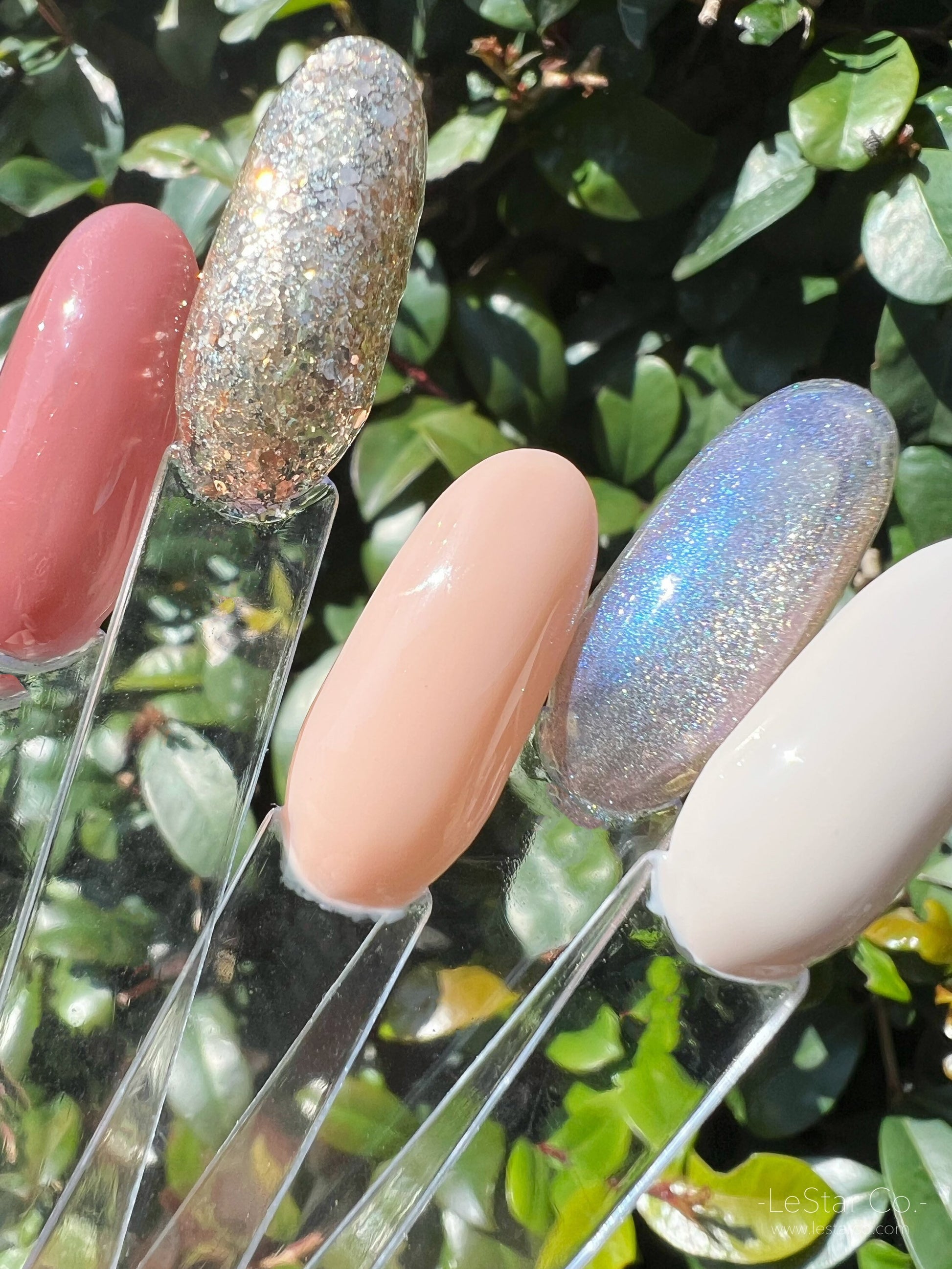 Goldmine | Chunky gold flakes | Ultra Shine Long Lasting Brush on UV Gels Home Nail DIY False Tips Manicure Nail Art Supply
