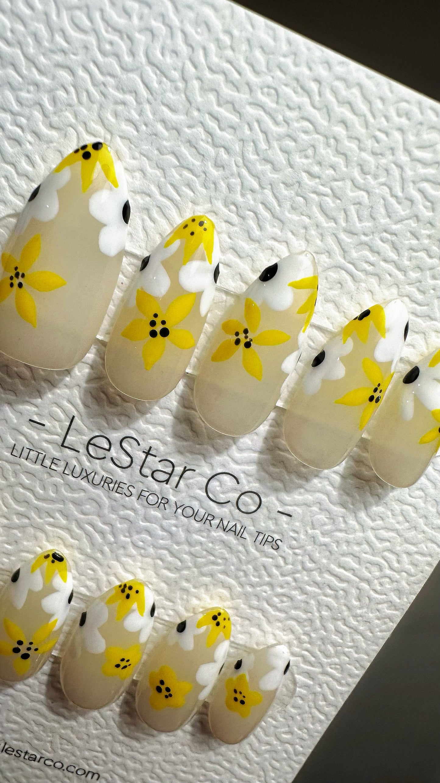 EOFY Reusable Daisy Delight Lemon Petals | Premium Press on Nails Gel | Fake Nails | Cute Fun Gel Nail Artist faux nails ML662