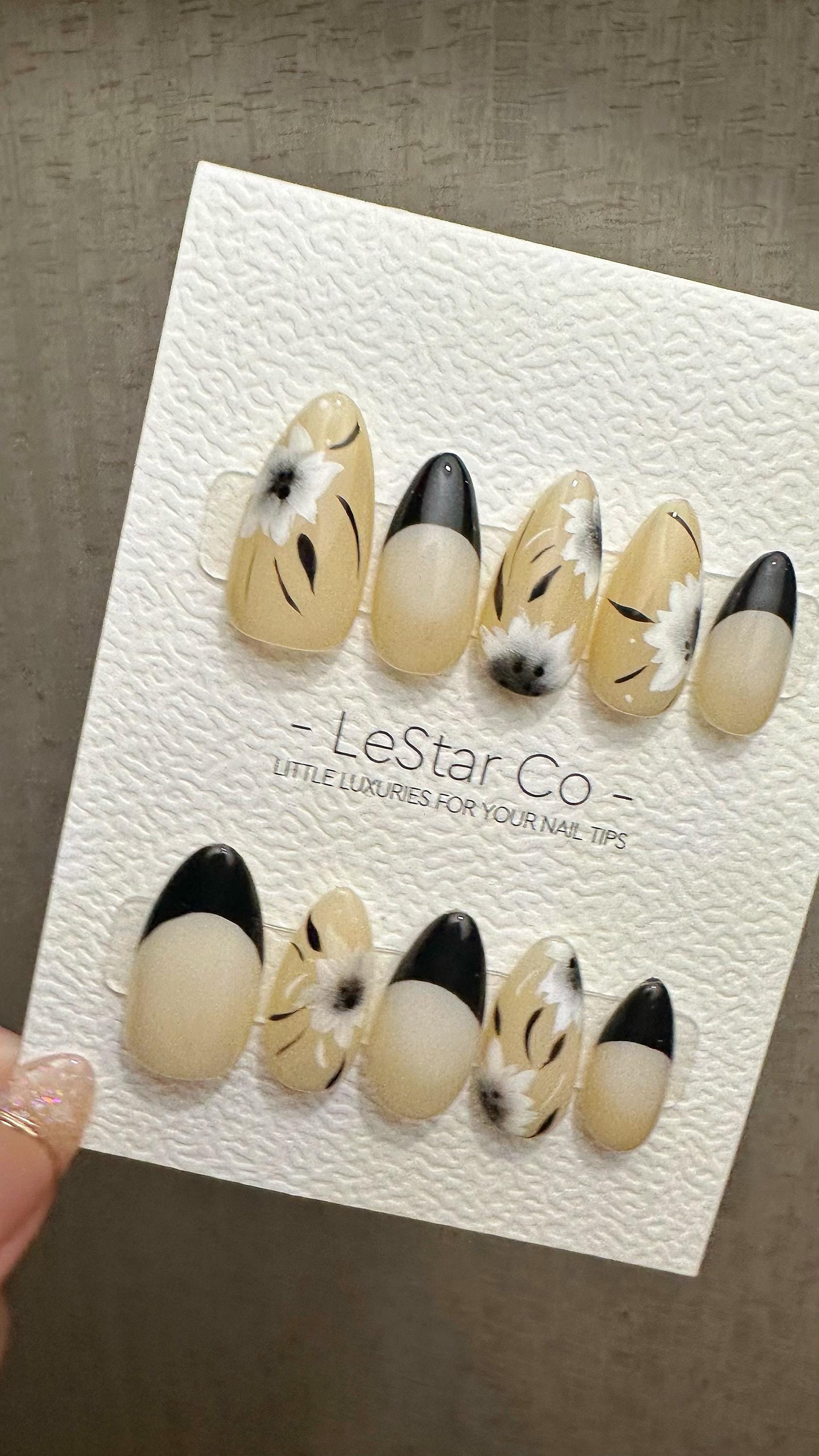 Reusable Icy MMidnight Daisy Black French TIp| Premium Press on Nails Gel Hand Painted Pressons Customizable Gel Nail faux nails ML911