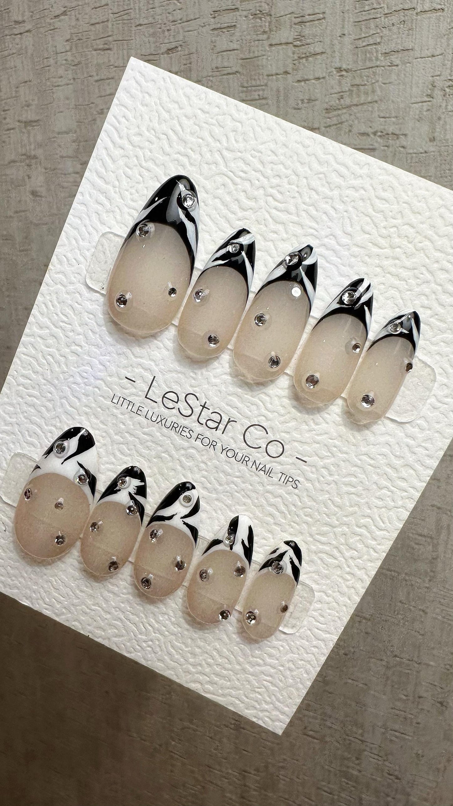 Reusable Chic Contrast French Tip | Premium Press on Nails Gel Hand Painted Pressons Customizable Gel Nail Artist faux nails QN967