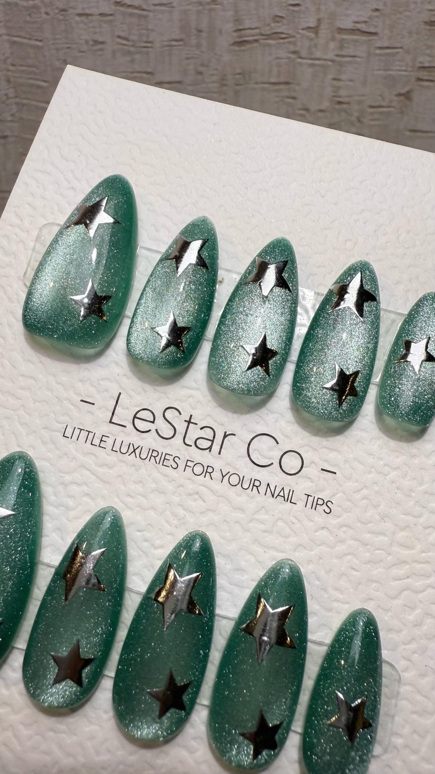 Reusable Mint Cosmos Green Cat Eye Effect| Premium Press on Nails Gel Hand Painted Pressons Customizable Gel Nail Artist faux nails WM1013