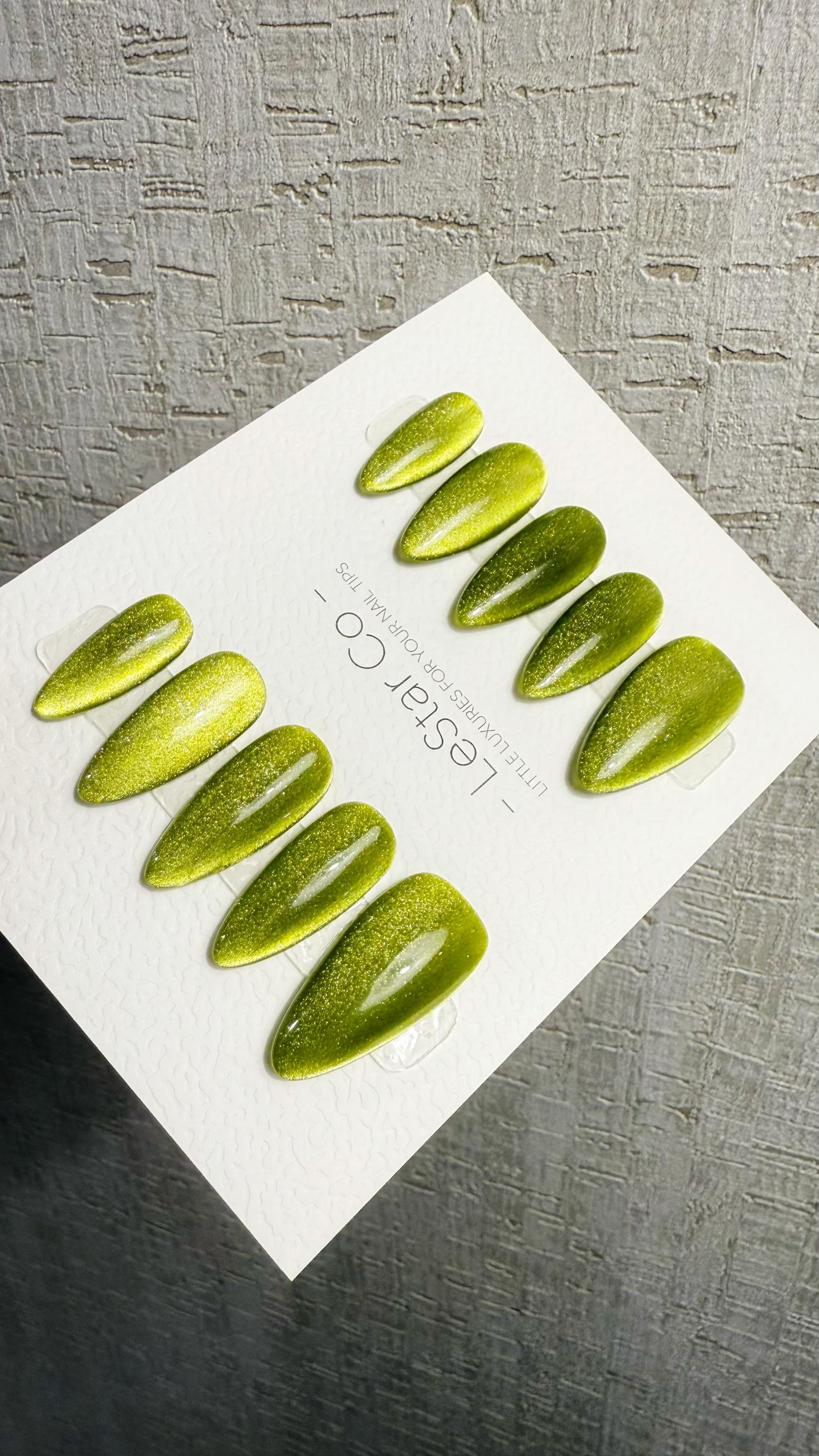Reusable Electric Olive Cat Eye Effect | Nails Premium Press on Nails Gel Manicure Handprint Pressons Handmade | Lestarco nails WM1018