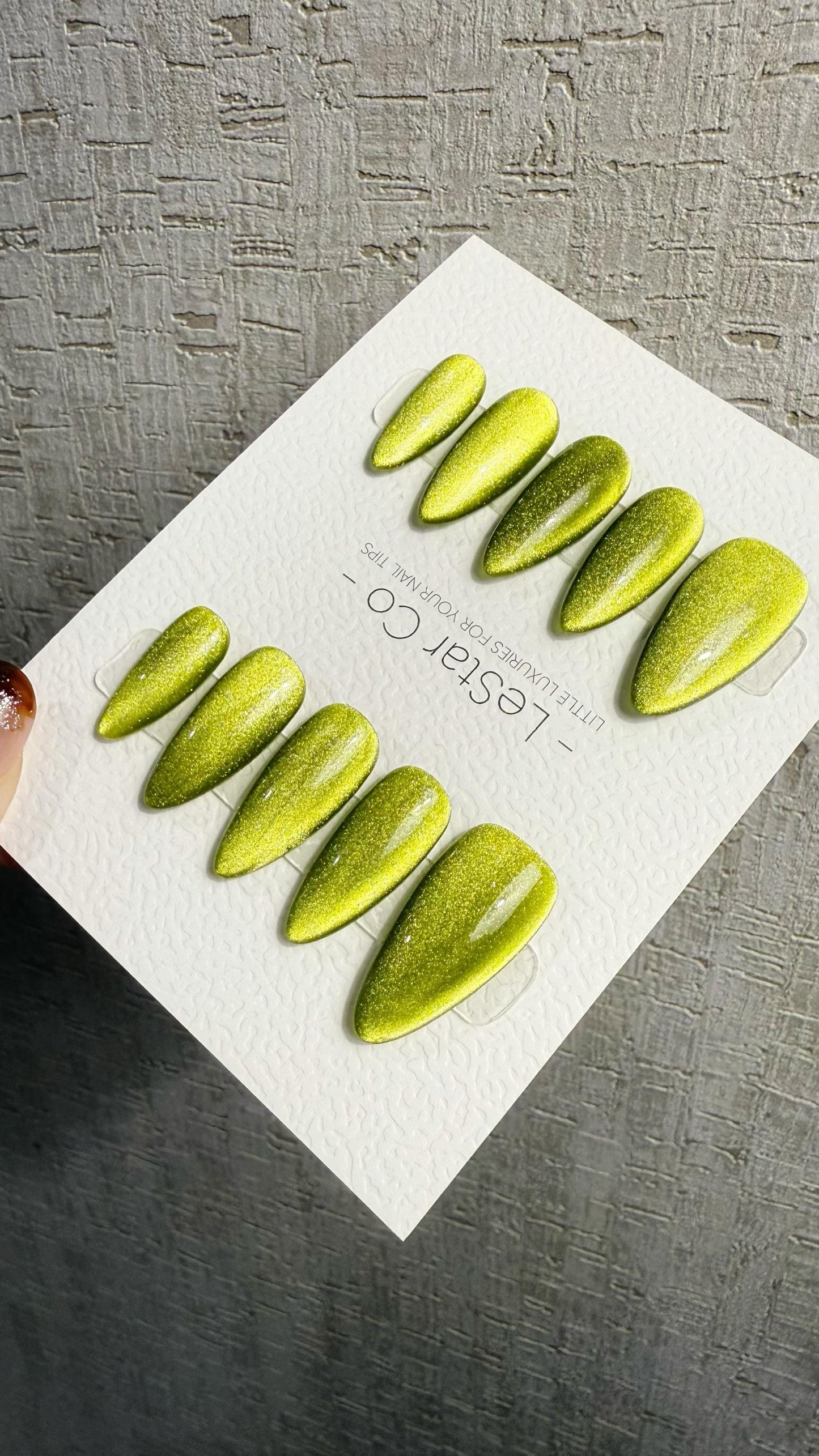 Reusable Electric Olive Cat Eye Effect | Nails Premium Press on Nails Gel Manicure Handprint Pressons Handmade | Lestarco nails WM1018