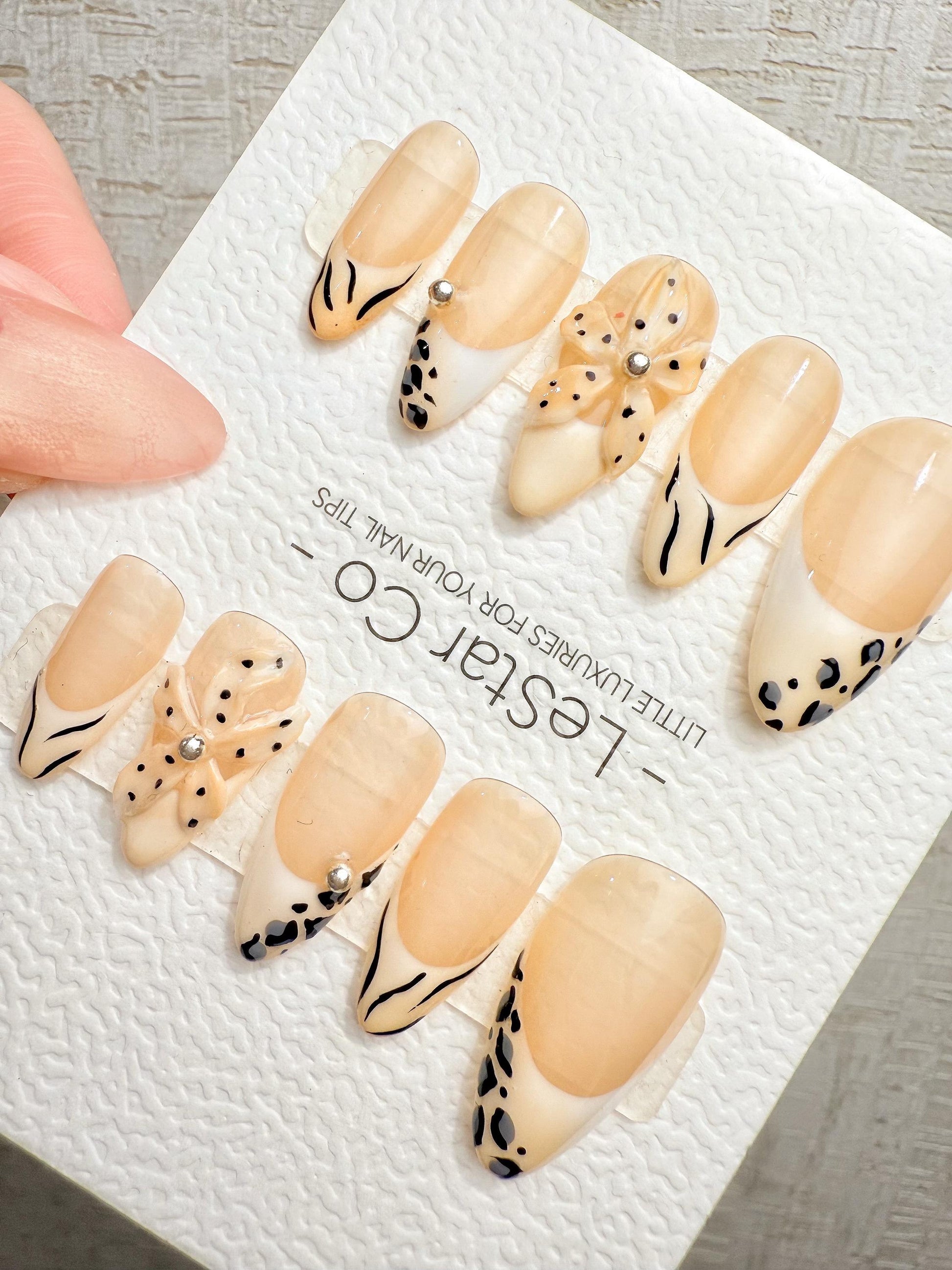 4for3 Timed Offer)Reusable Feline Petals Effect |Premium Handmade Press on Nails Gel | Fake Nails | Pressons Nail TMR1095