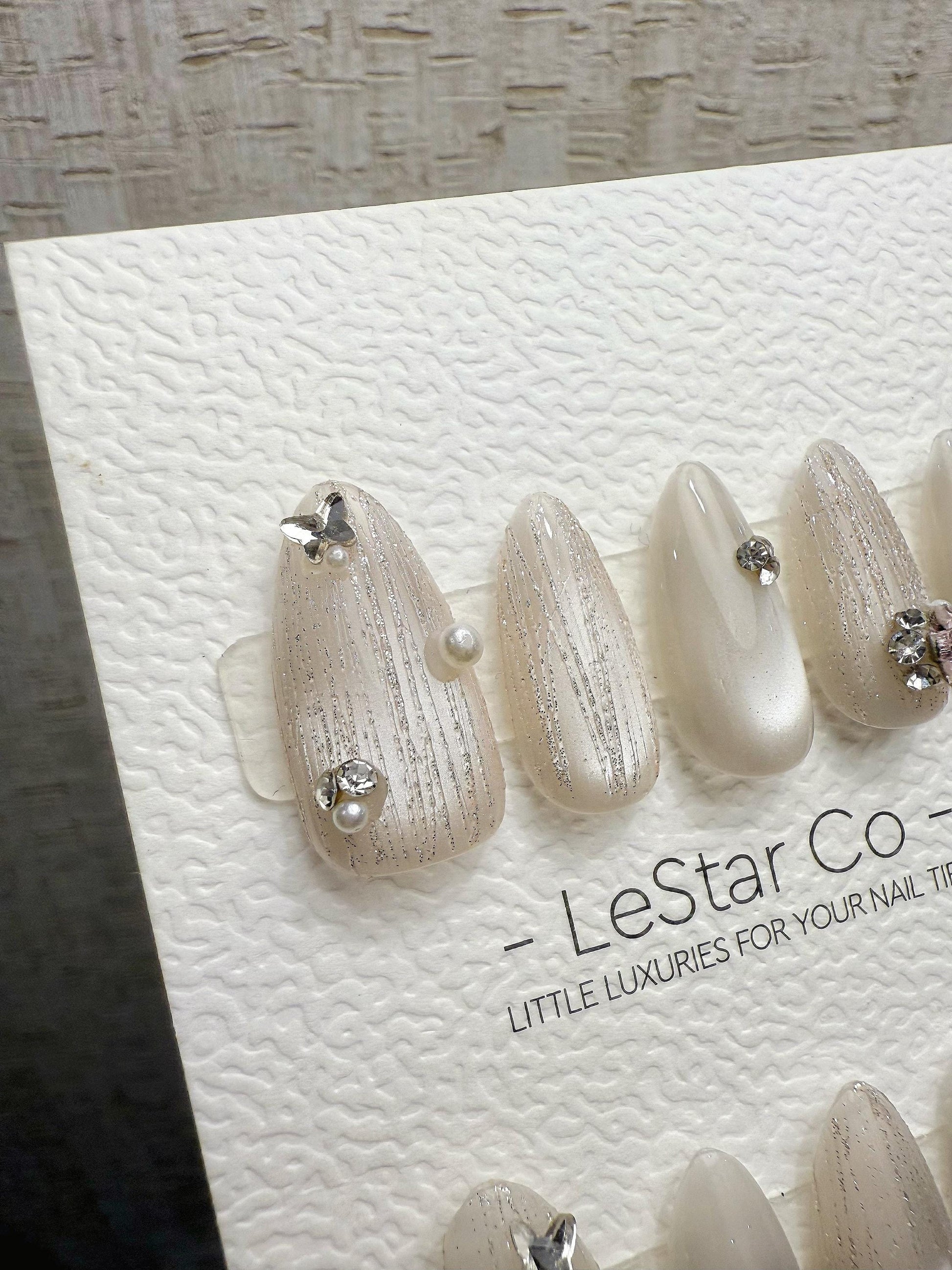 4for3 Timed Offer)Reusable Crystal Poise Cat Eye Effect |Premium Handmade Press on Nails Gel | Fake Nails | Cute Pressons Nail ML1076