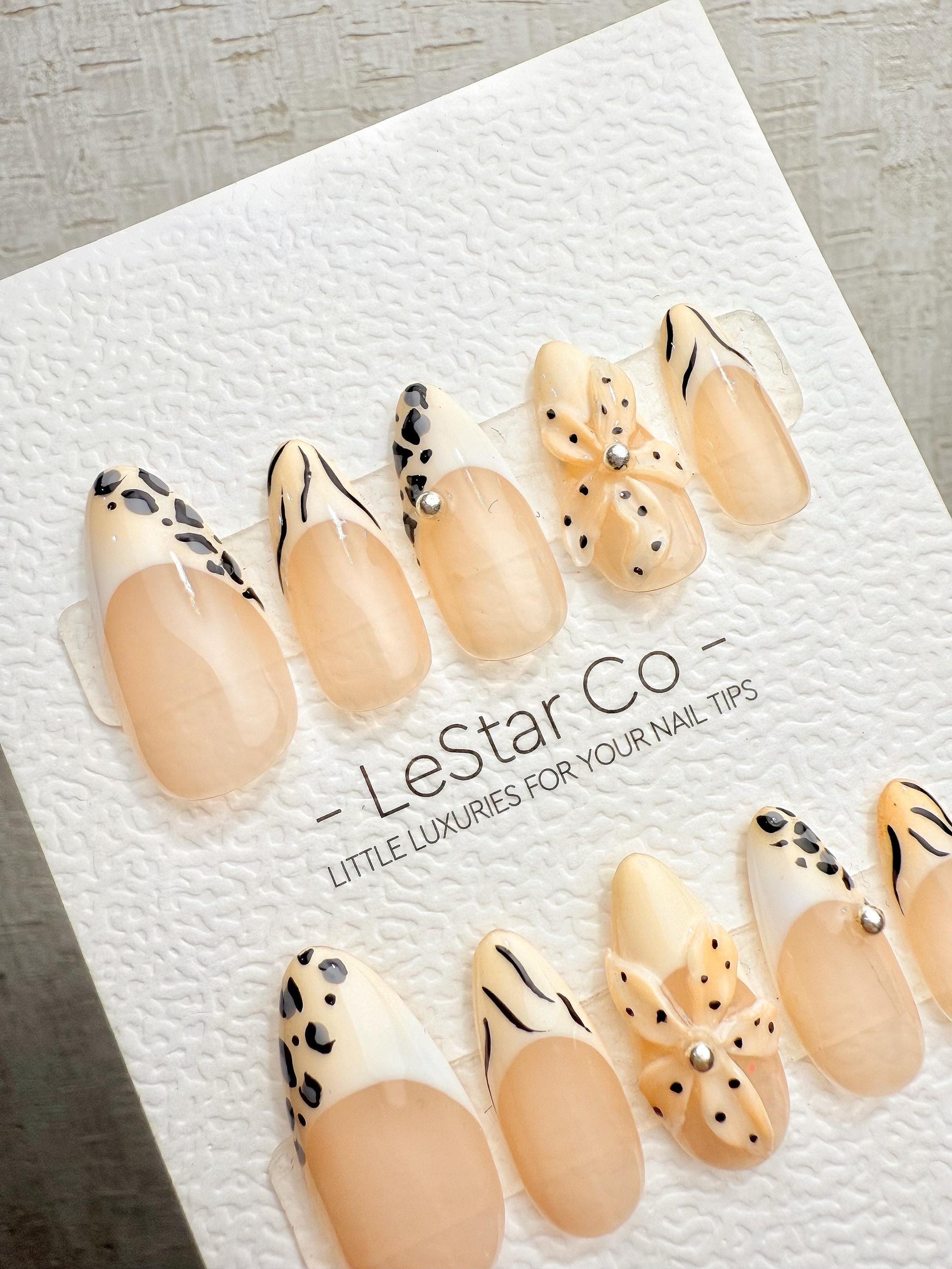 4for3 Timed Offer)Reusable Feline Petals Effect |Premium Handmade Press on Nails Gel | Fake Nails | Pressons Nail TMR1095