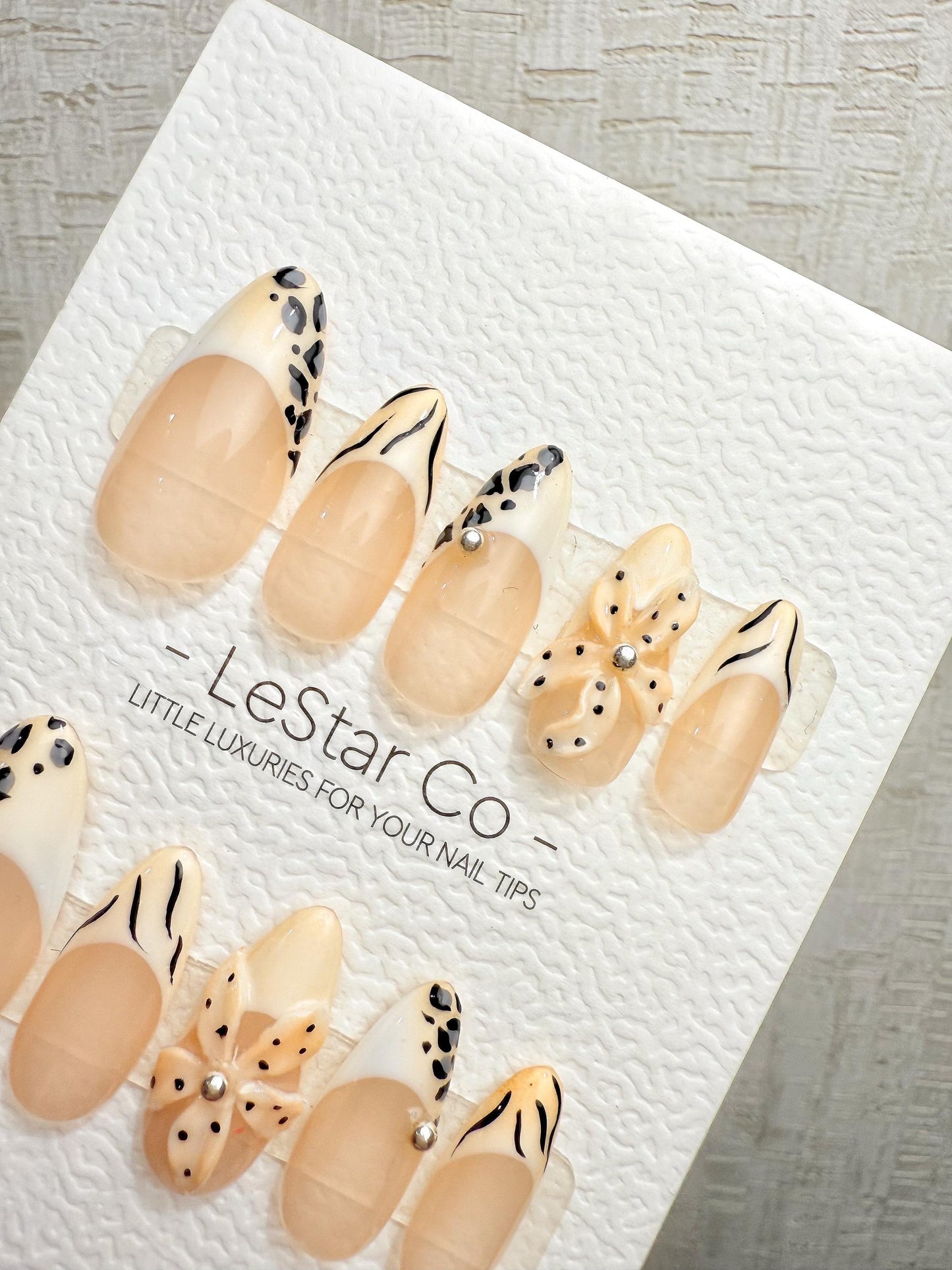 4for3 Timed Offer)Reusable Feline Petals Effect |Premium Handmade Press on Nails Gel | Fake Nails | Pressons Nail TMR1095