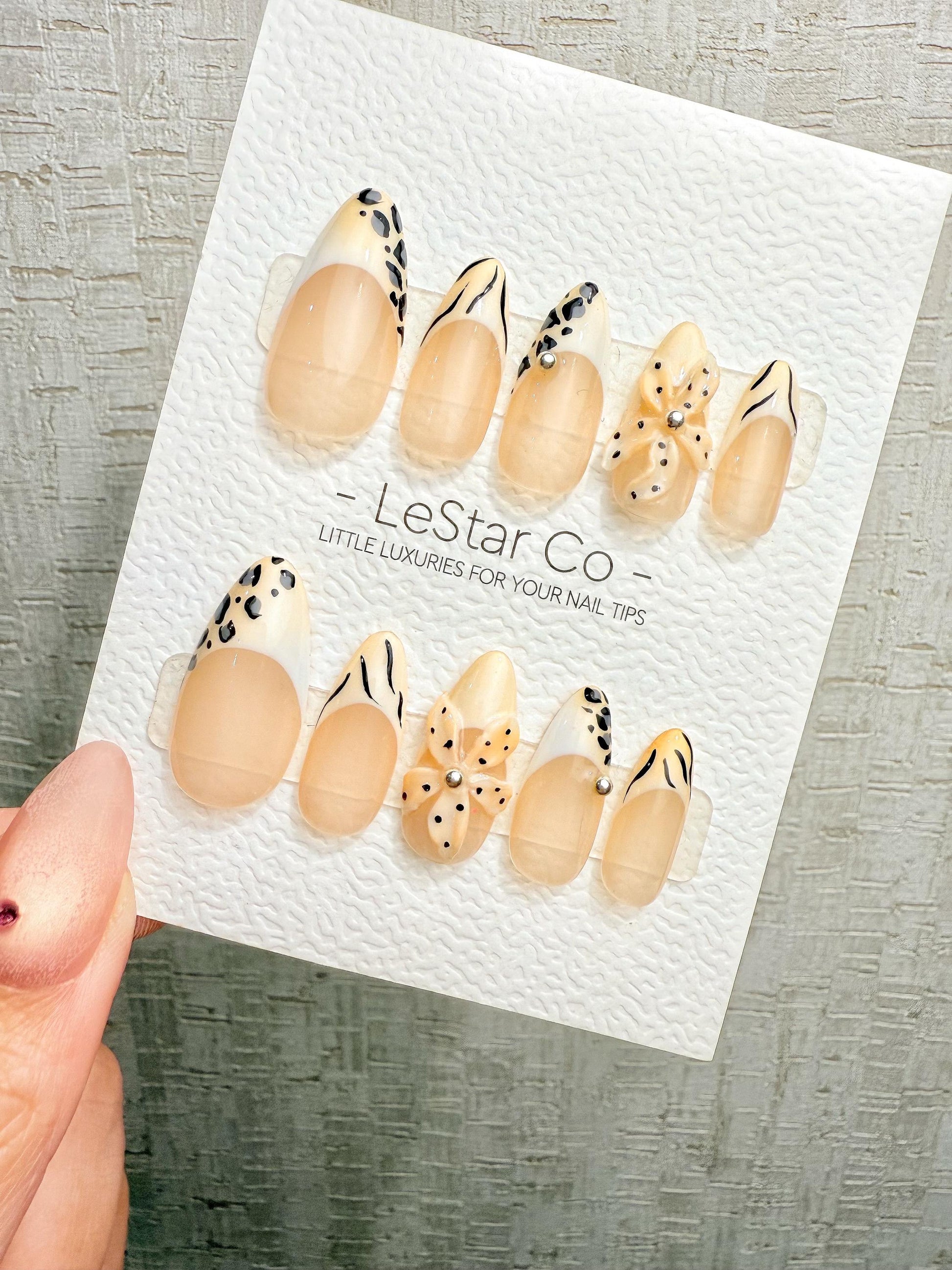 4for3 Timed Offer)Reusable Feline Petals Effect |Premium Handmade Press on Nails Gel | Fake Nails | Pressons Nail TMR1095