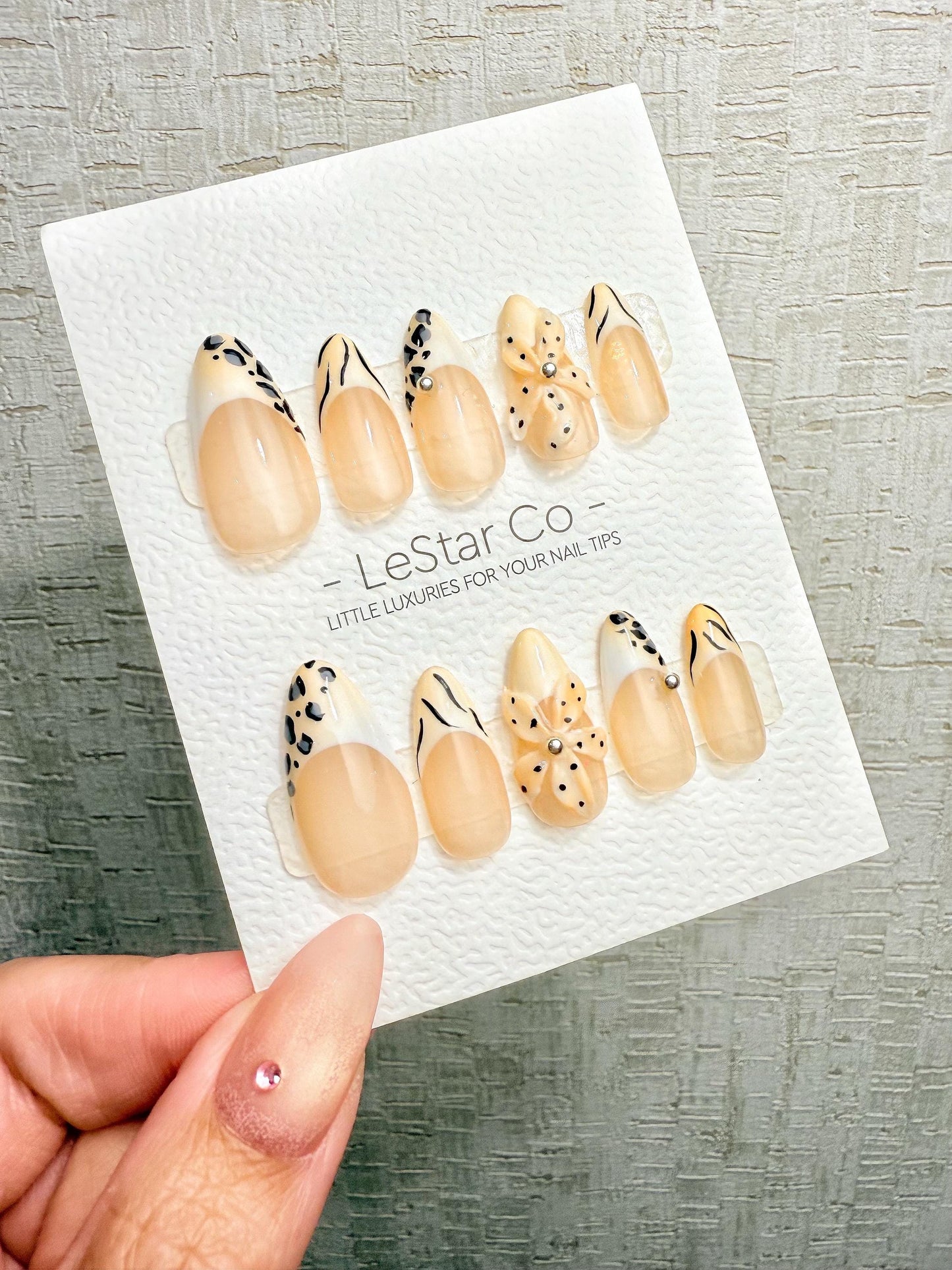 4for3 Timed Offer)Reusable Feline Petals Effect |Premium Handmade Press on Nails Gel | Fake Nails | Pressons Nail TMR1095