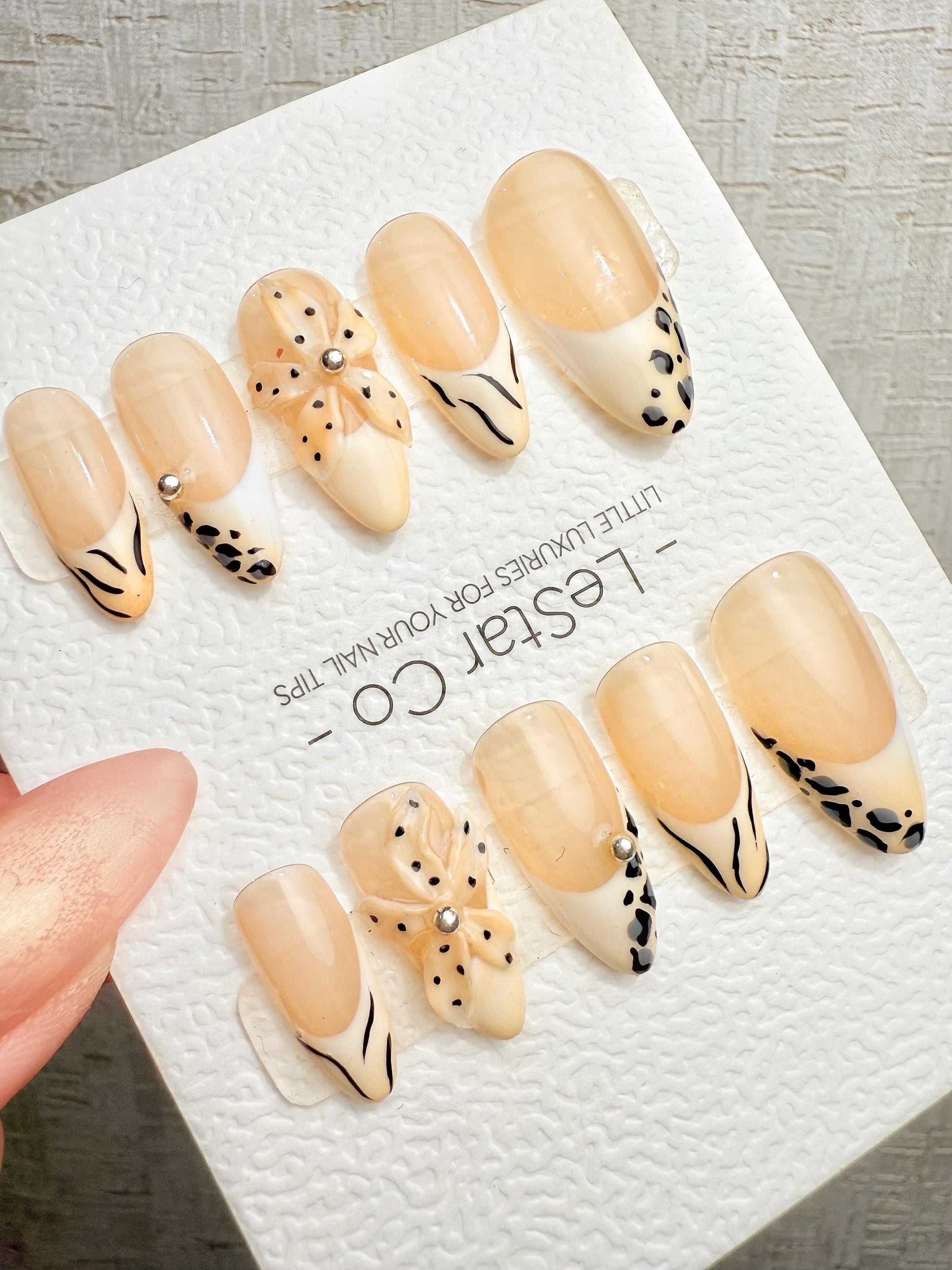 4for3 Timed Offer)Reusable Feline Petals Effect |Premium Handmade Press on Nails Gel | Fake Nails | Pressons Nail TMR1095