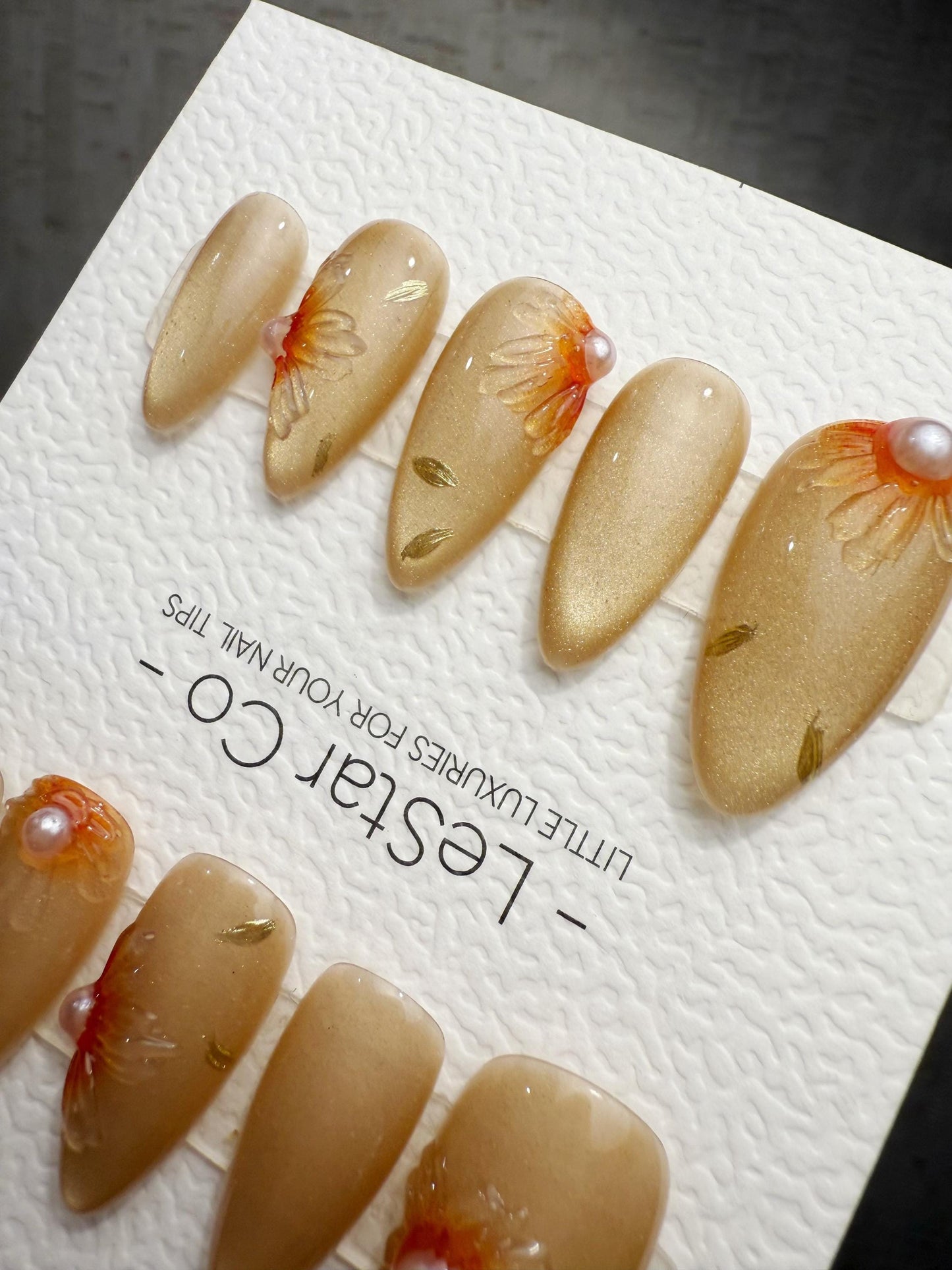 Handmade Cat Eye Gel Press On Nails: Golden Daisy