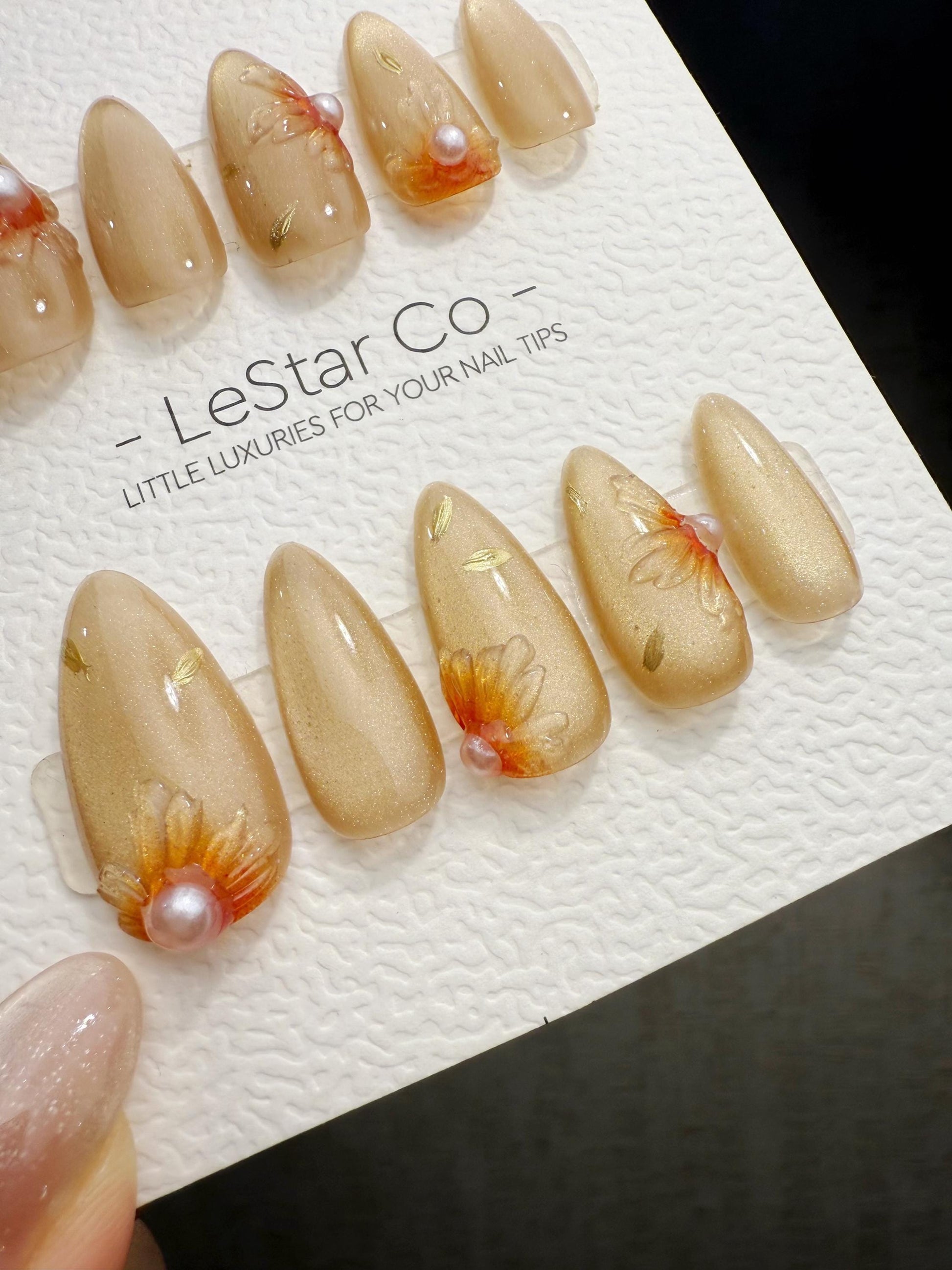 Handmade Cat Eye Gel Press On Nails: Golden Daisy