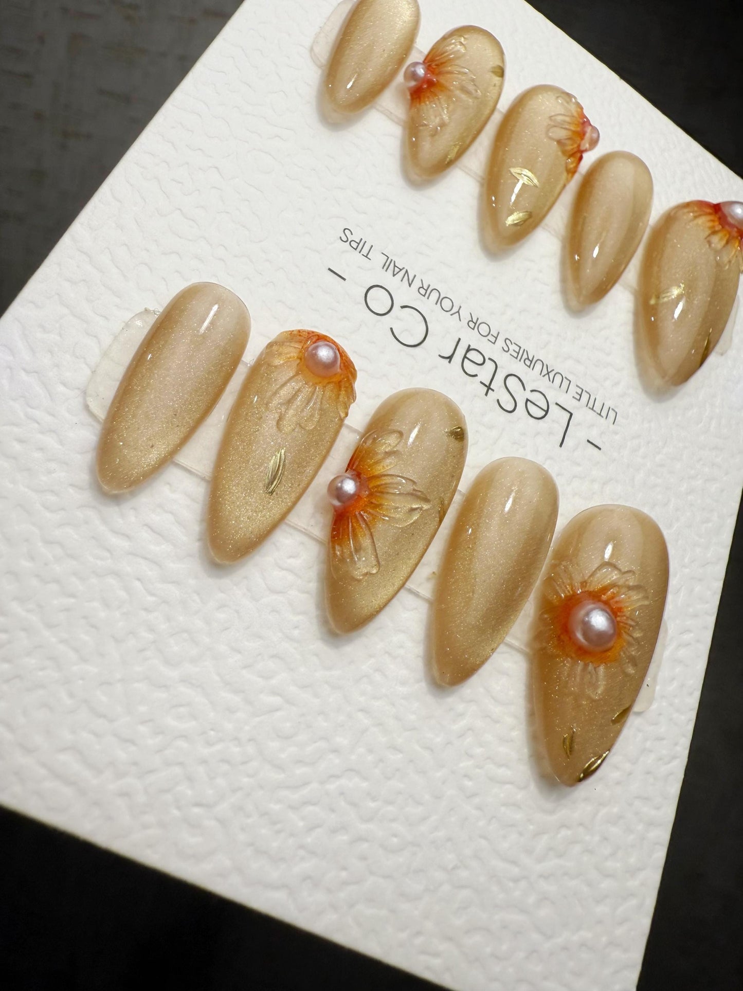 Handmade Cat Eye Gel Press On Nails: Golden Daisy