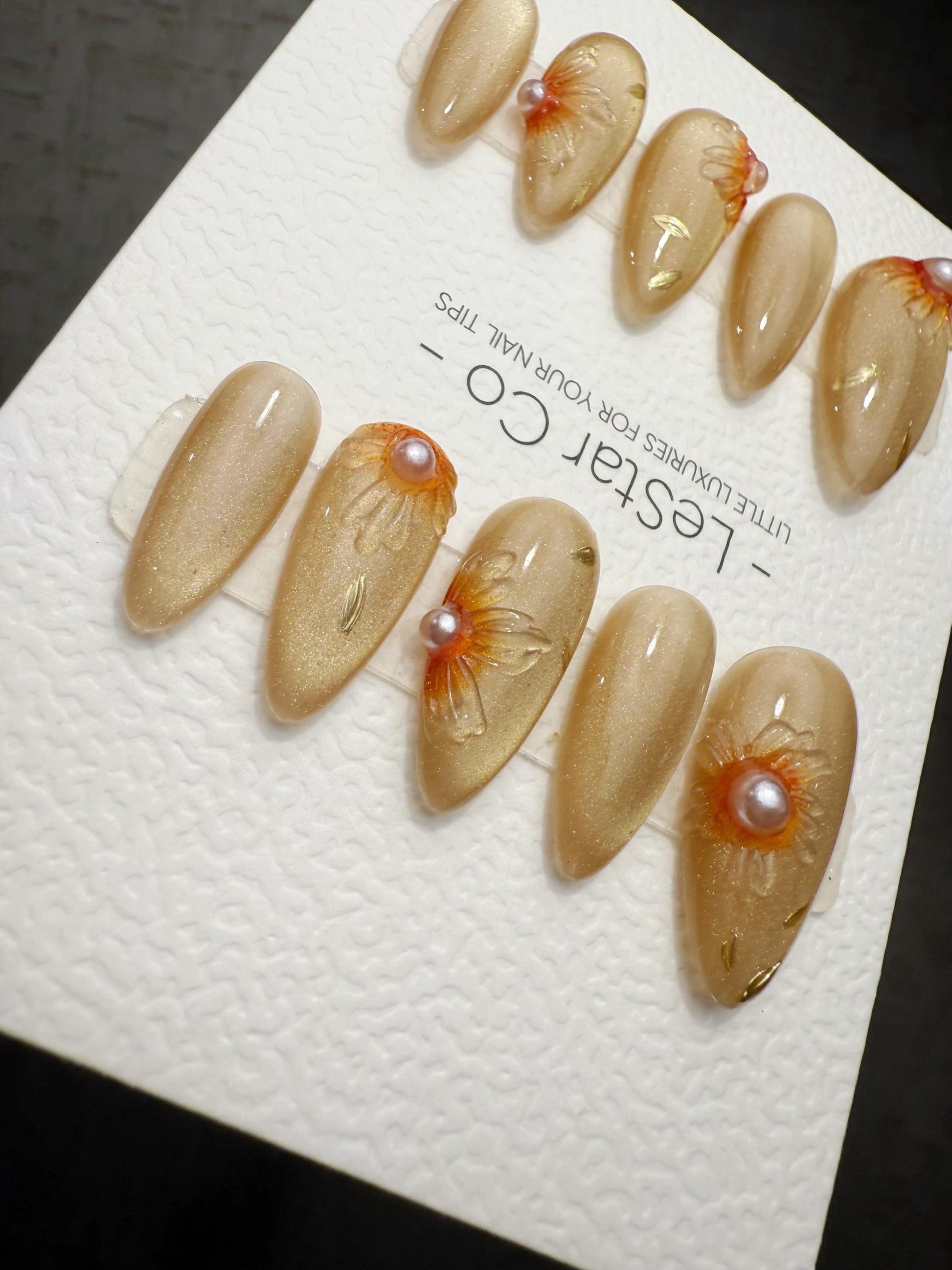Handmade Cat Eye Gel Press On Nails: Golden Daisy
