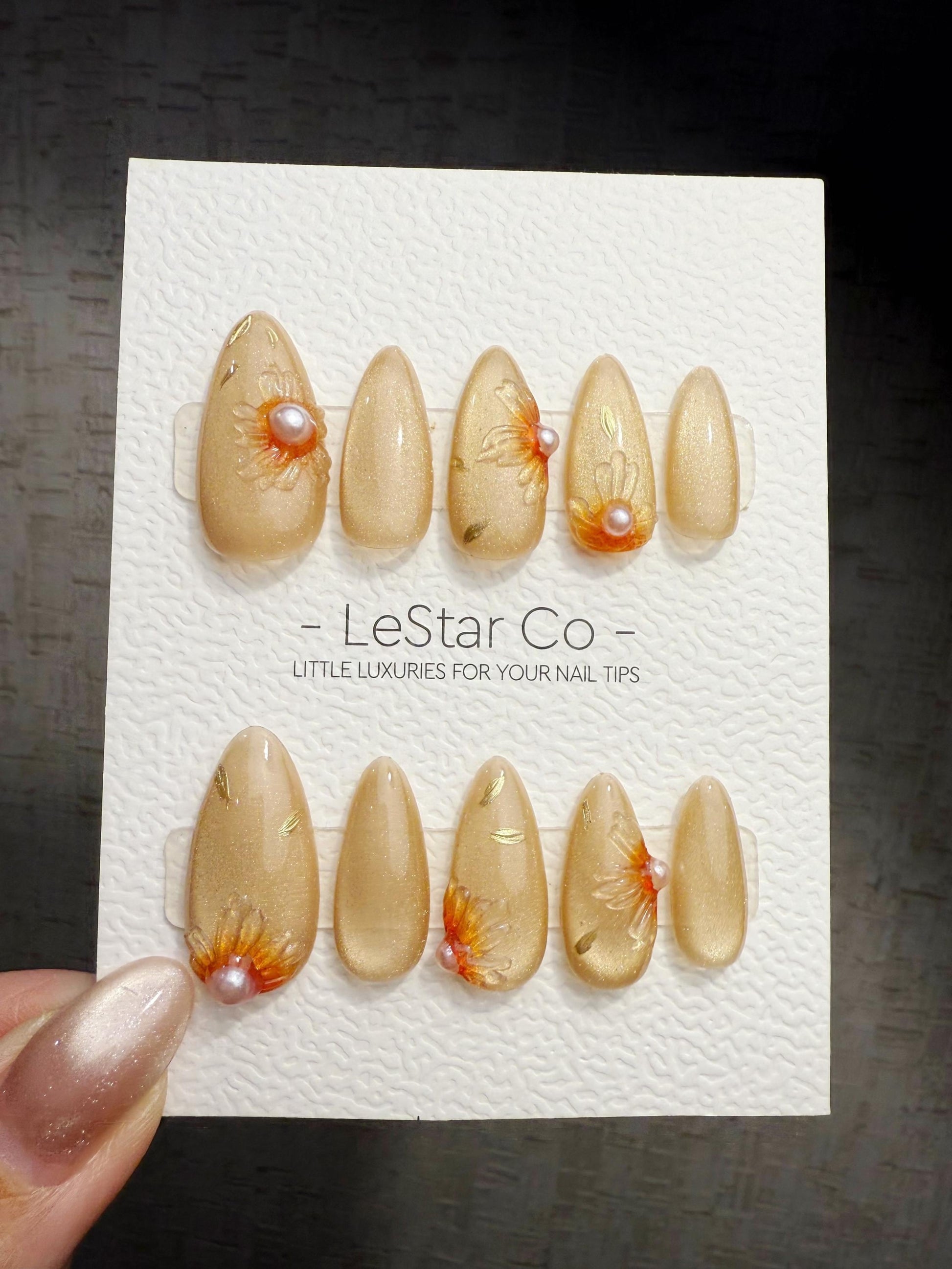 Handmade Cat Eye Gel Press On Nails: Golden Daisy