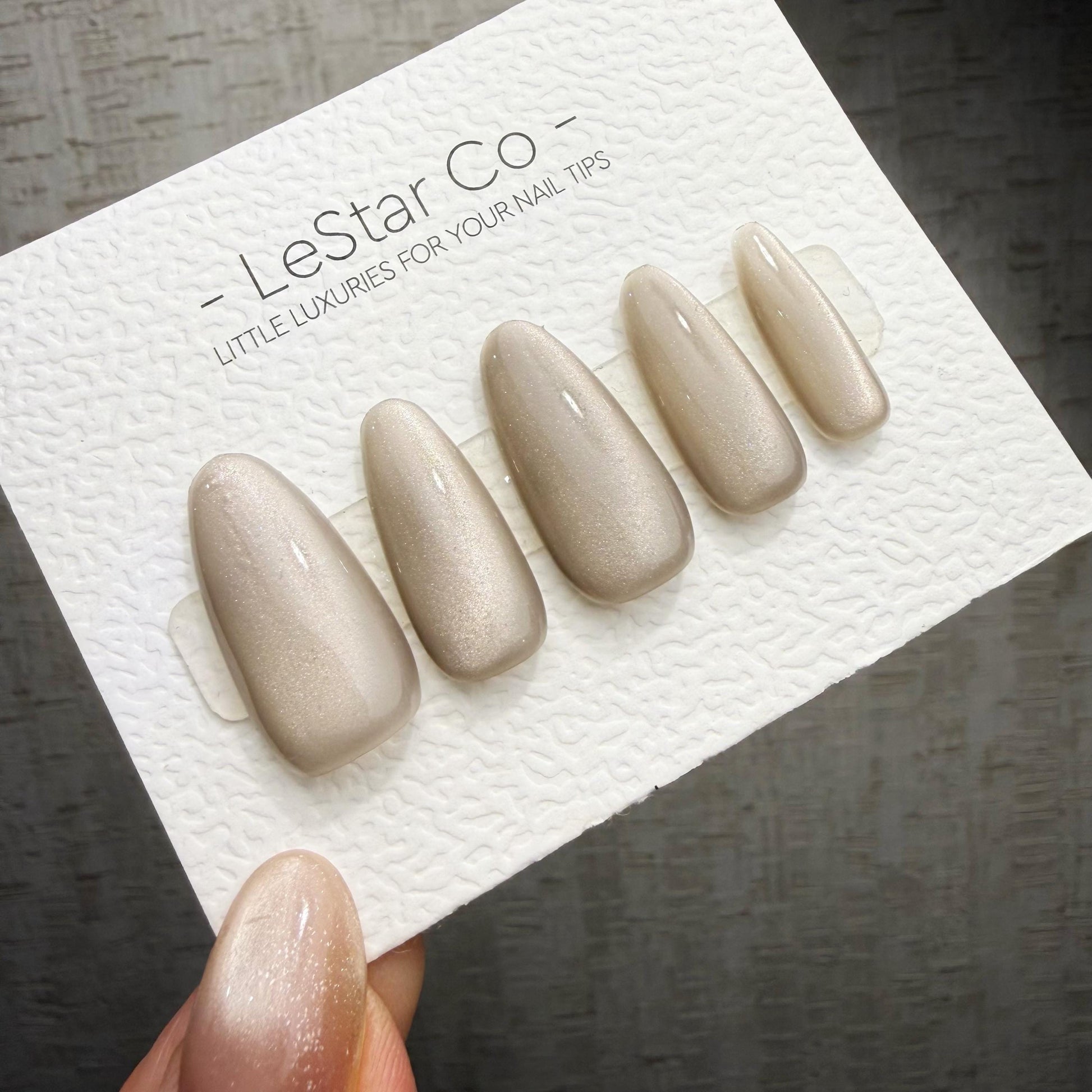 Handmade Silver Cashmere Cat Eye Gel Press On Nails – Reusable, Customizable Manicure