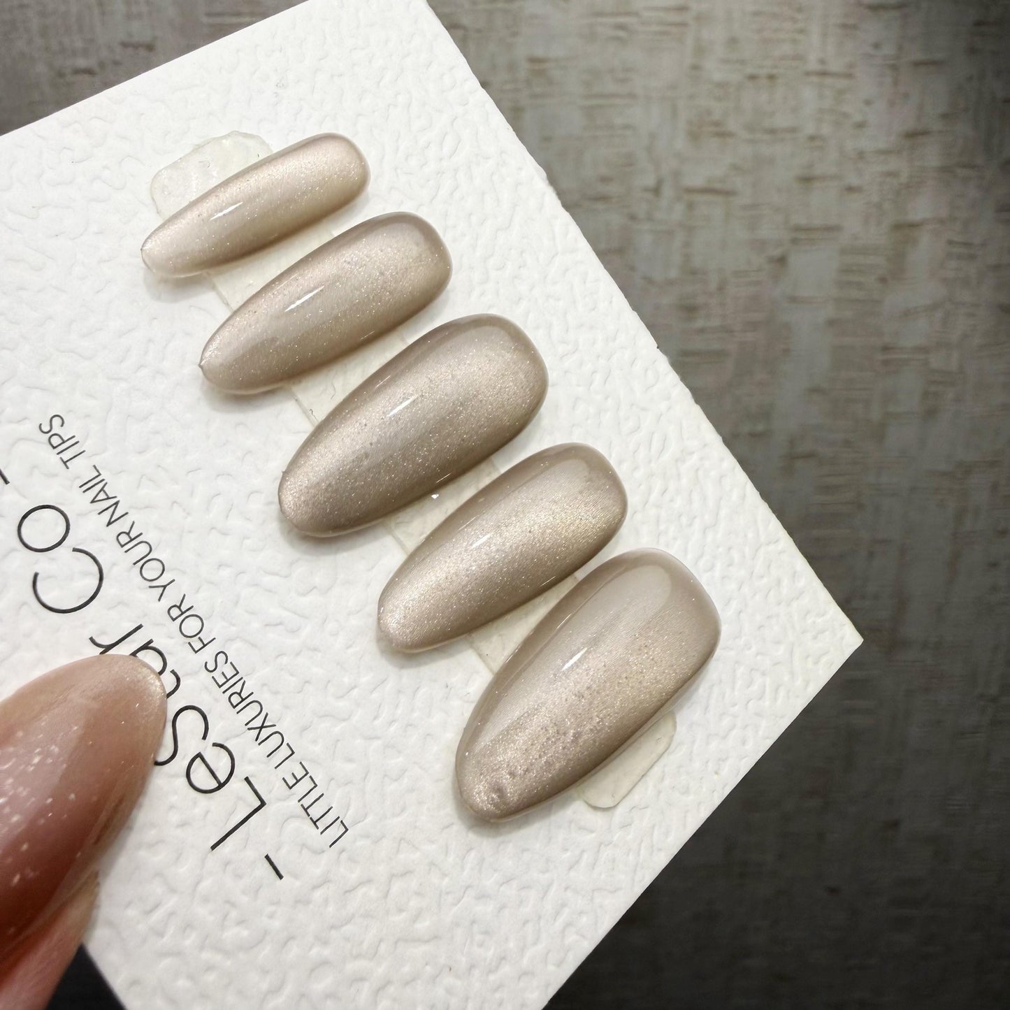 Handmade Silver Cashmere Cat Eye Gel Press On Nails – Reusable, Customizable Manicure