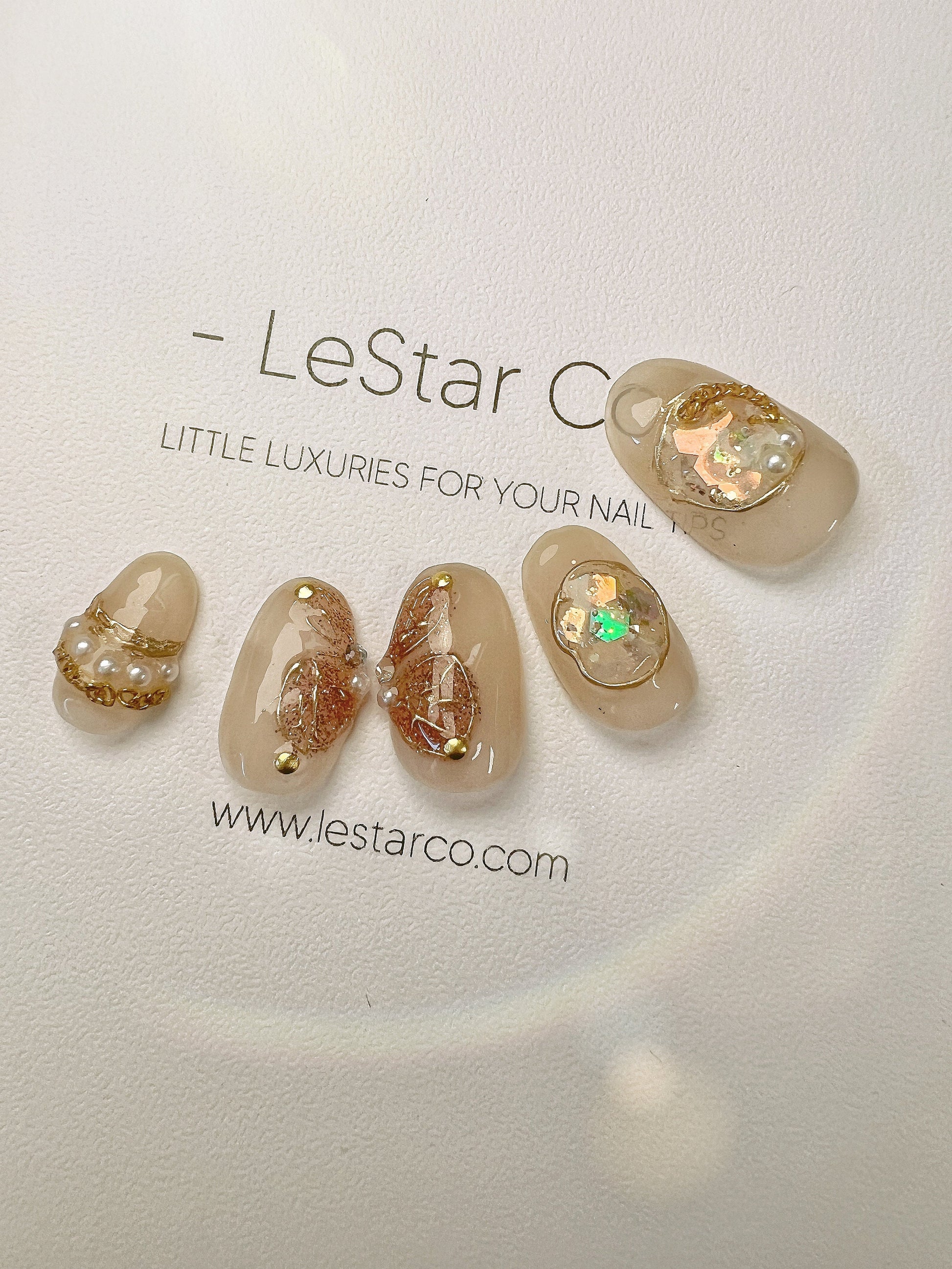 Reusable Golden Wing Premium Short Press on Nails Gel Manicure | Fake Nails | Handmade | Lestarco faux nails ML244